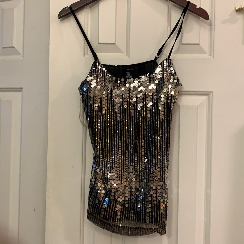 😍 Rue 21 embellished lined top with sequins S